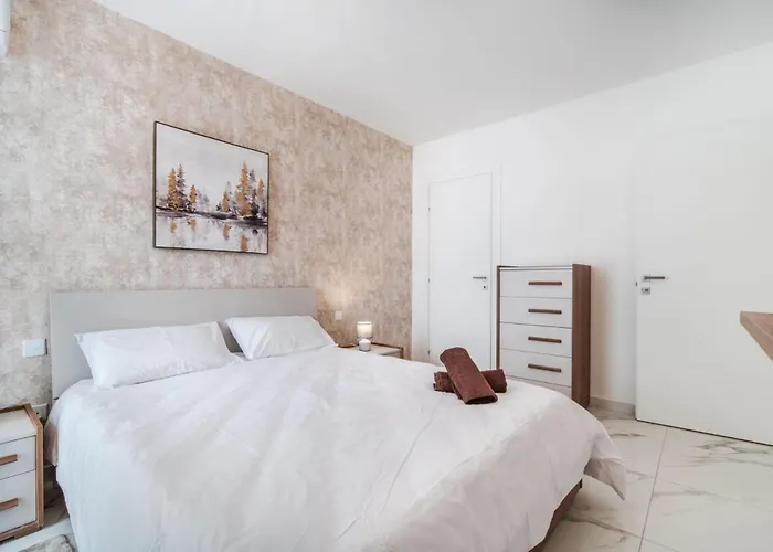 Stylish 2br Escape In St Julians By Buena Vista San Julián